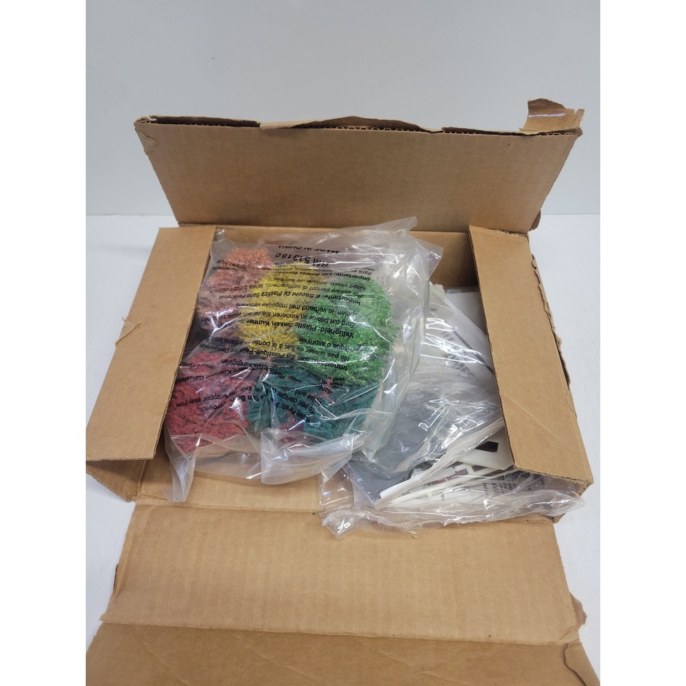 Life-Like HO Scale Trackside Accessories Homestead Building Kit Trees Fence Cows